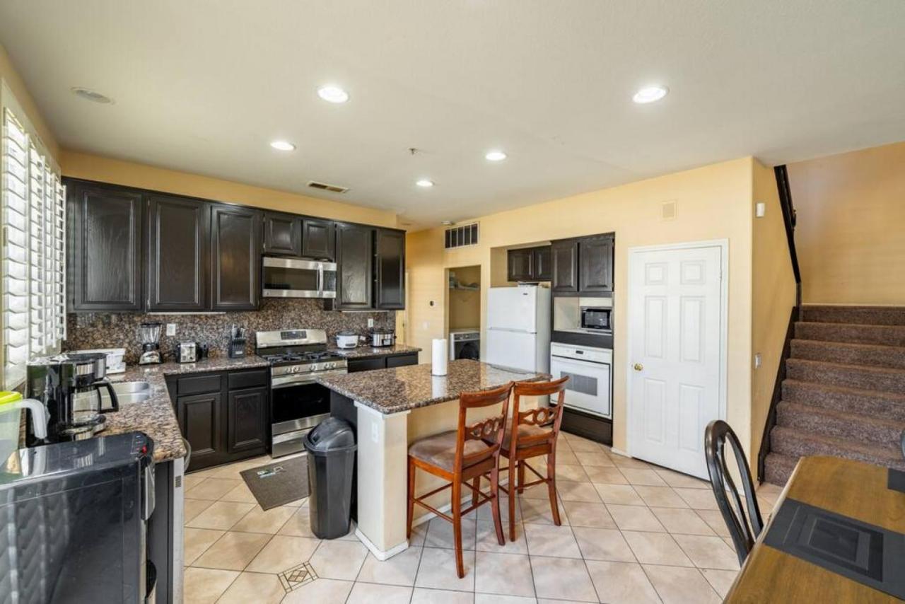 Family-Friendly 4Br Home - Spacious - Great Location 폰타나 외부 사진